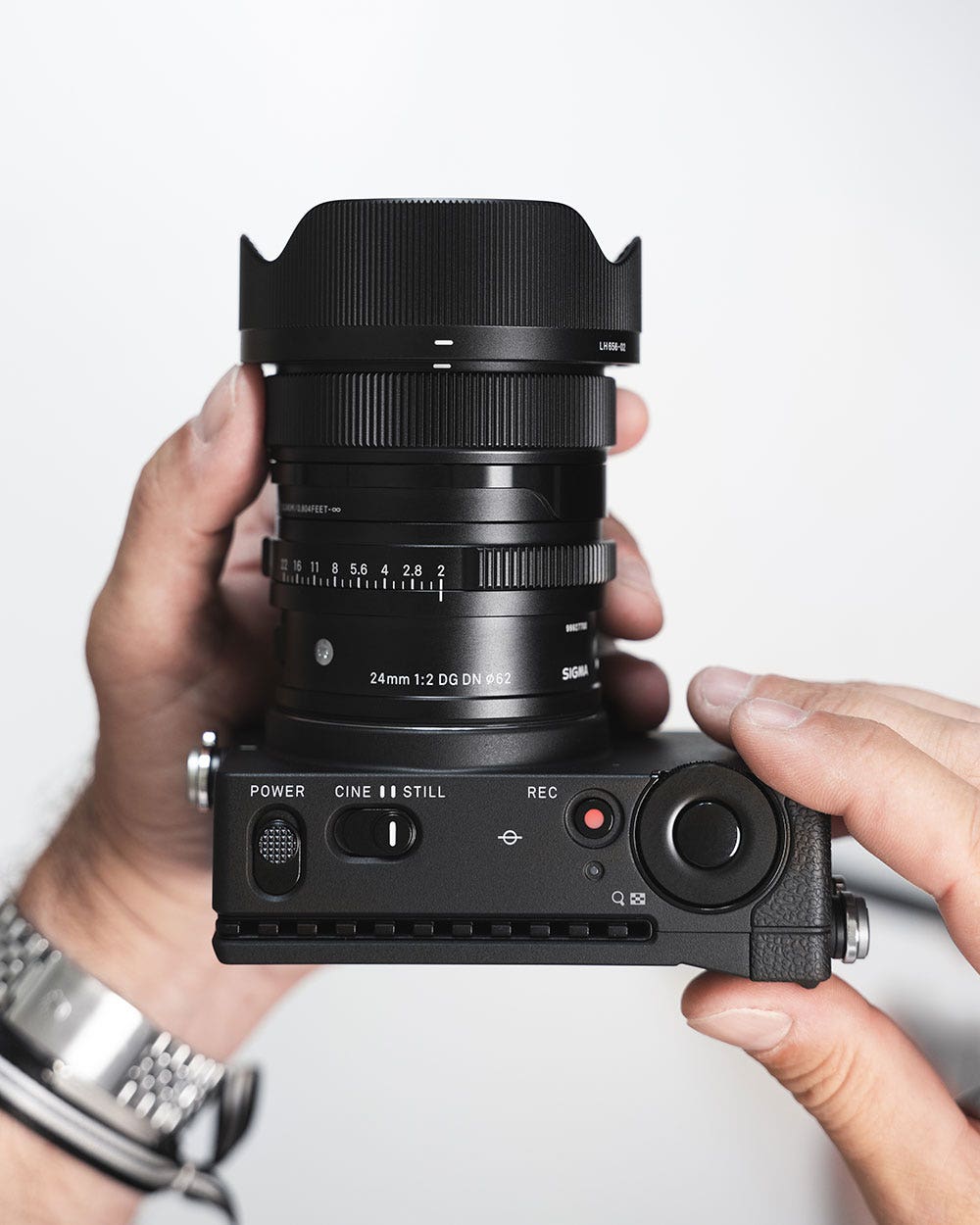I love minimal and clean photography: SIGMA 24mm F2 DG DN